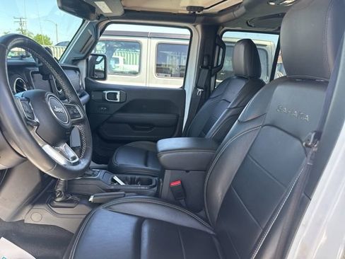 Used 2023 Jeep Wrangler Unlimited Sahara w/ Cold Weather Group AWD/4WD image 9