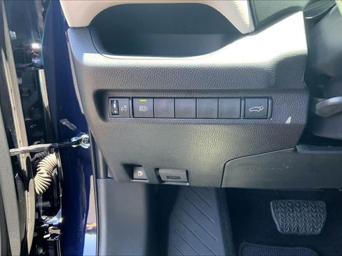 Used 2025 Toyota RAV4 XLE w/ Convenience Package AWD/4WD image 36