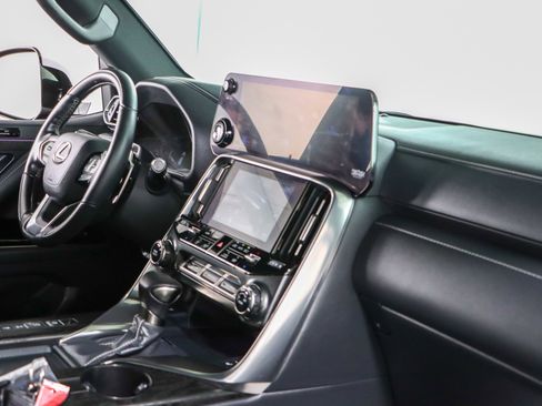 Used 2025 Lexus LX 600 4WD w/ Luxury Package image 30