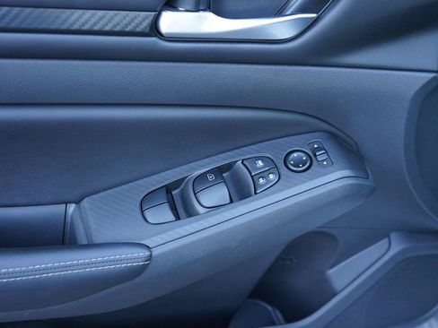 Used 2024 Nissan Altima 2.5 SV FWD image 15