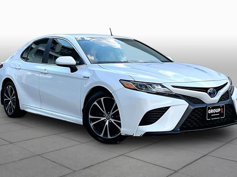 Used 2018 Toyota Camry SE FWD image 3