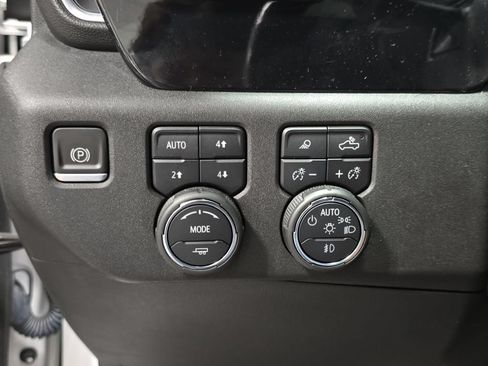 Used 2022 Chevrolet Silverado 1500 LTZ AWD/4WD image 27