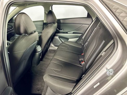 Used 2025 Hyundai Elantra SEL FWD image 21