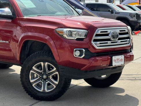 Used 2019 Toyota Tacoma Limited image 2