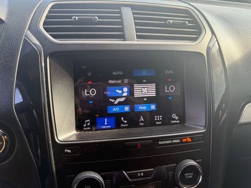 Used 2019 Ford Explorer XLT w/ Equipment Group 202A FWD image 18