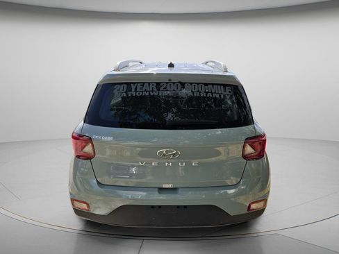 Used 2025 Hyundai Venue Limited FWD image 6