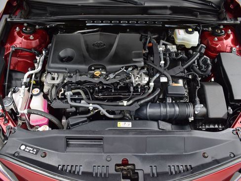 Used 2021 Toyota Camry XLE w/ Cold Weather Package image 9