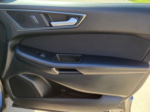 Used 2018 Ford Edge SE image 14