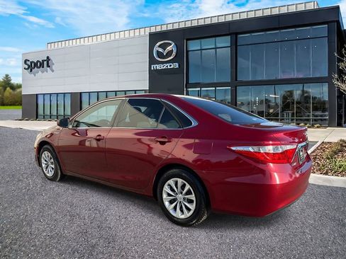 Used 2016 Toyota Camry LE image 5