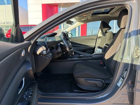 Used 2025 Hyundai Elantra SEL FWD image 13