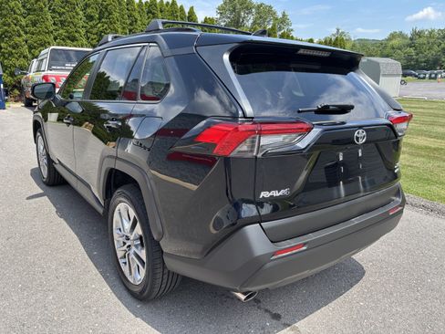 Used 2020 Toyota RAV4 XLE Premium AWD/4WD image 6