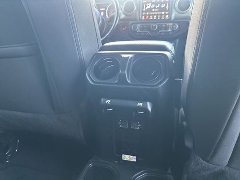 Used 2022 Jeep Gladiator Overland w/ Cold Weather Group image 14