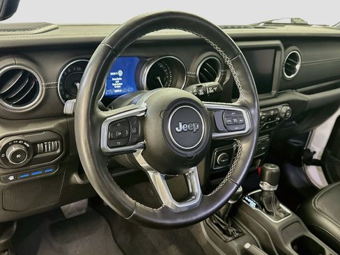 Used 2022 Jeep Wrangler Unlimited Sahara w/ Cold Weather Group AWD/4WD image 18