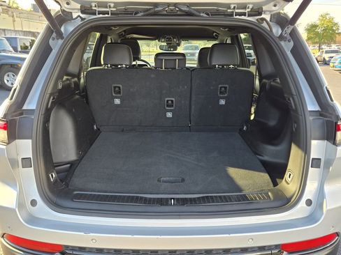 Used 2024 Jeep Grand Cherokee Altitude image 11