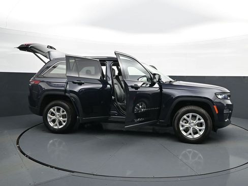 Used 2023 Jeep Grand Cherokee Limited AWD/4WD image 34