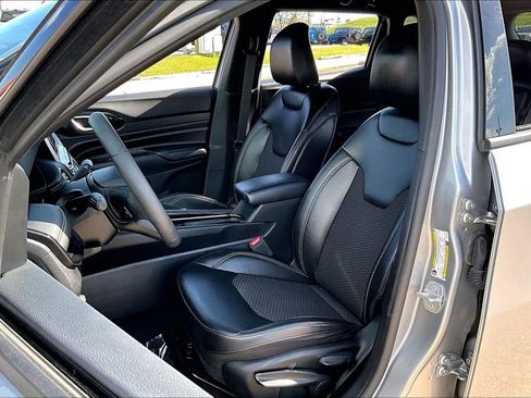 Used 2023 Jeep Compass Altitude image 17