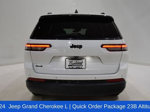 Used 2024 Jeep Grand Cherokee L Laredo image 5