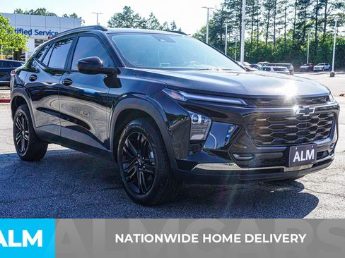 Used 2025 Chevrolet Trax ACTIV w/ Sunroof Package FWD image 5