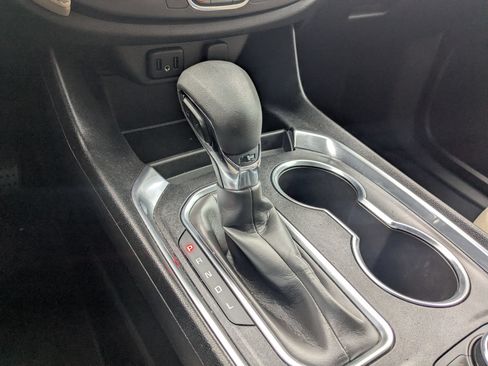 Used 2022 Chevrolet Traverse LS FWD image 18