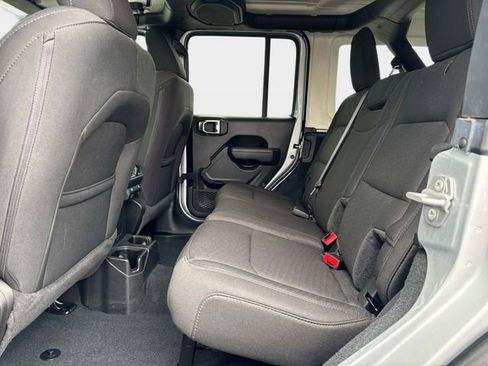 Used 2022 Jeep Wrangler Unlimited Sport image 11