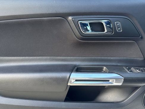 Used 2017 Ford Mustang GT RWD image 11