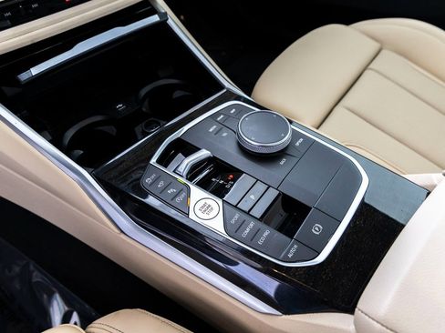 Certified 2024 BMW 330i Sedan w/ Convenience Package image 17