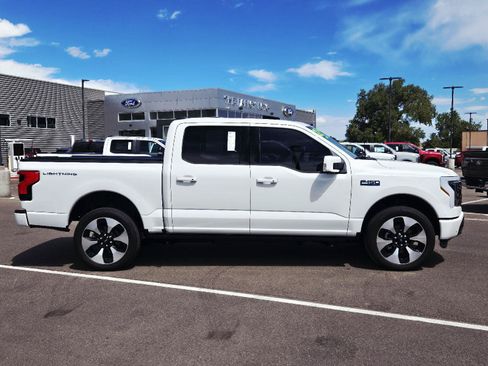 Used 2025 Ford F150 Lightning Platinum AWD/4WD image 4