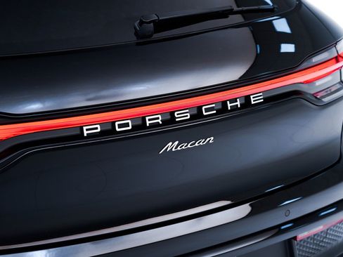 Certified 2026 Porsche Macan AWD/4WD image 14