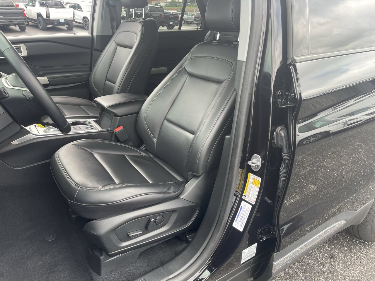 Used 2024 Ford Explorer XLT w/ Equipment Group 202A AWD/4WD image 18