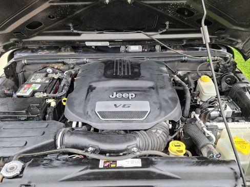 Used 2014 Jeep Wrangler Sport AWD/4WD image 17