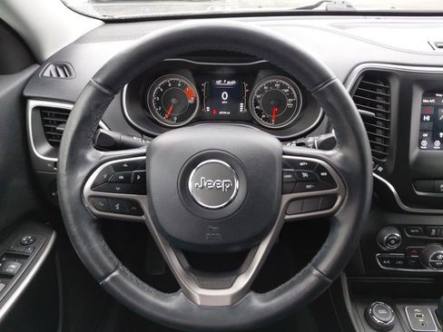 Used 2019 Jeep Cherokee Latitude Plus w/ Comfort/Convenience Group image 32