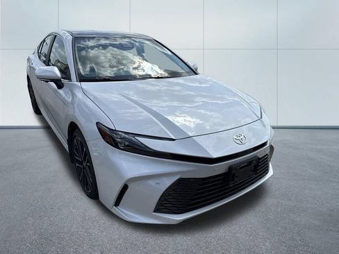 Used 2025 Toyota Camry XLE w/ Premium Plus Package FWD image 2