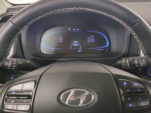 Used 2025 Hyundai Venue Limited FWD image 33