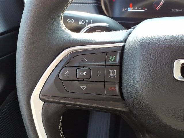 Used 2025 Jeep Grand Cherokee L Altitude AWD/4WD image 19