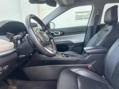 Certified 2022 Jeep Compass Limited image 8