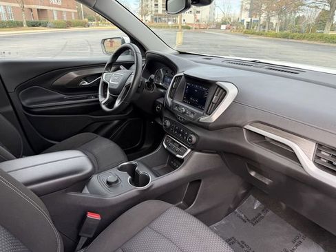 Used 2024 GMC Terrain SLE image 26