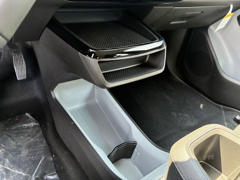 New 2027 Chevrolet Bolt LT w/ Comfort Package FWD image 33
