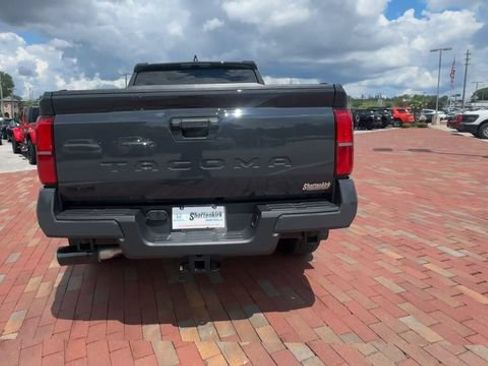 Used 2024 Toyota Tacoma TRD Off-Road AWD/4WD image 9