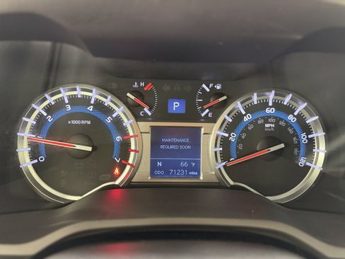 Used 2018 Toyota 4Runner TRD Off-Road Premium AWD/4WD image 16