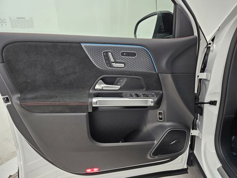 Used 2025 Mercedes-Benz GLB 35 AMG 4MATIC image 14