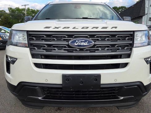 Used 2019 Ford Explorer XLT w/ Equipment Group 202A AWD/4WD image 4