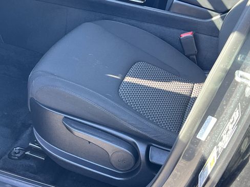 Used 2024 Kia Sportage LX image 12