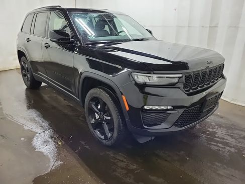 Used 2023 Jeep Grand Cherokee Limited w/ Black Appearance Package AWD/4WD image 3