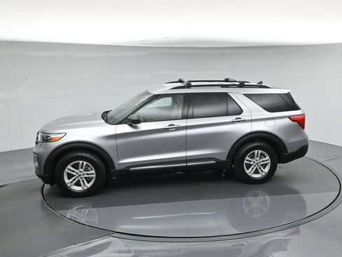 Certified 2021 Ford Explorer XLT w/ Equipment Group 202A AWD/4WD image 49