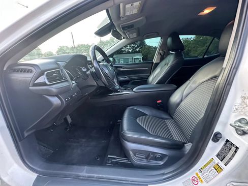 Used 2019 Toyota Camry SE FWD image 10