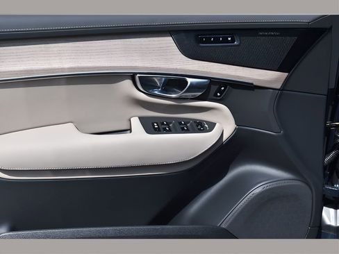 New 2026 Volvo XC90 B6 Plus w/ Protection Package Premier image 27