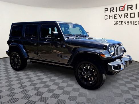 Used 2025 Jeep Wrangler Unlimited Sahara w/ Safety Group AWD/4WD image 2