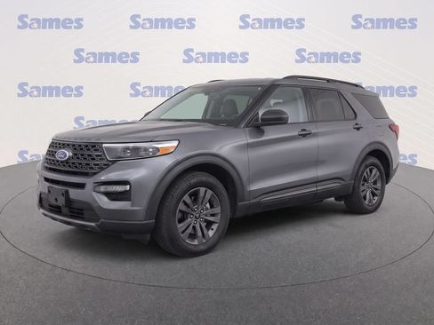 Used 2023 Ford Explorer XLT w/ Equipment Group 202A RWD image 2