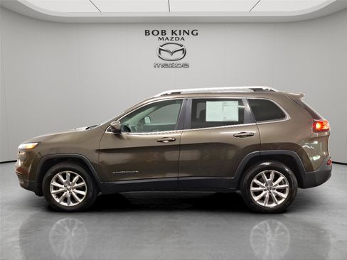 Used 2016 Jeep Cherokee Limited AWD/4WD image 2