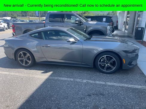 Used 2025 Ford Mustang Coupe RWD image 3